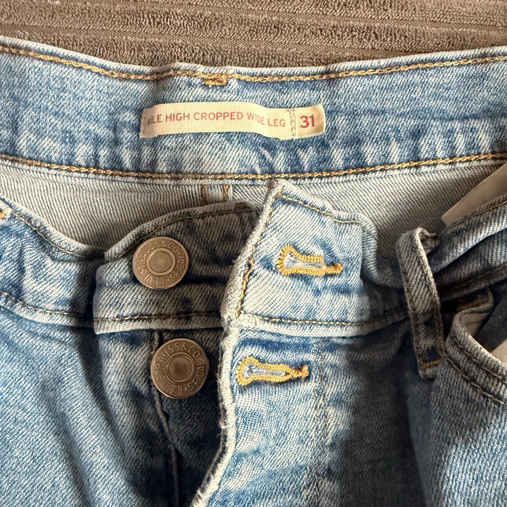 Levi's women’s  Straight Jeans in Light Blue - Picture 3 of 3